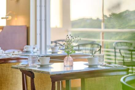 a table with a panoramic view of the golden islands at La Rascasse restaurant